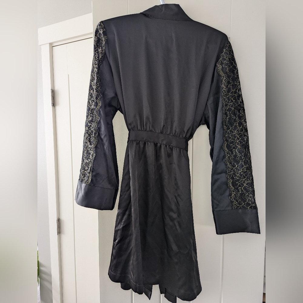 Satin robe - Picture 4 of 4